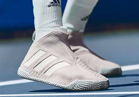 Adidas laceless tennis shoes